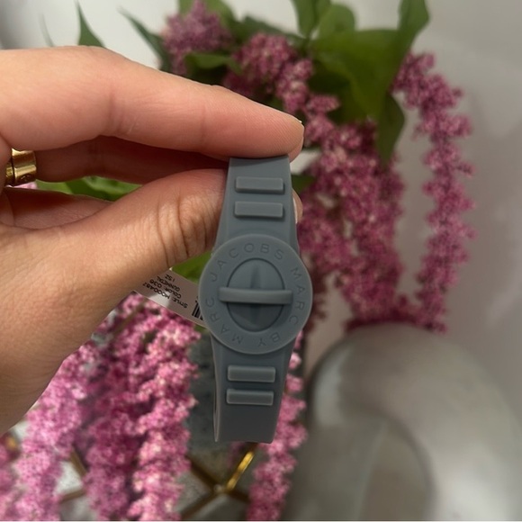 Marc By Marc Jacobs Black Rubber Turnlock Bracelet - Picture 7 of 8